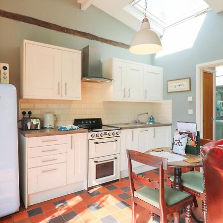 Hen House View Villa Rugeley Bagian luar foto