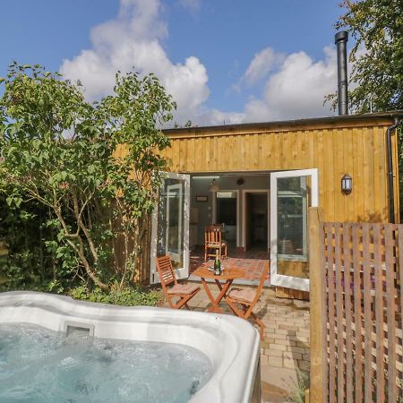 Hen House View Villa Rugeley Bagian luar foto