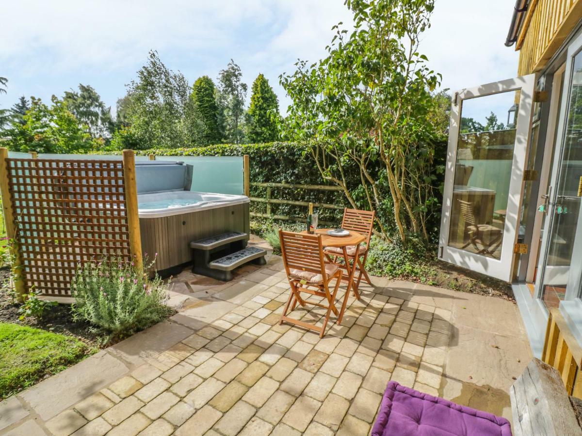 Hen House View Villa Rugeley Bagian luar foto