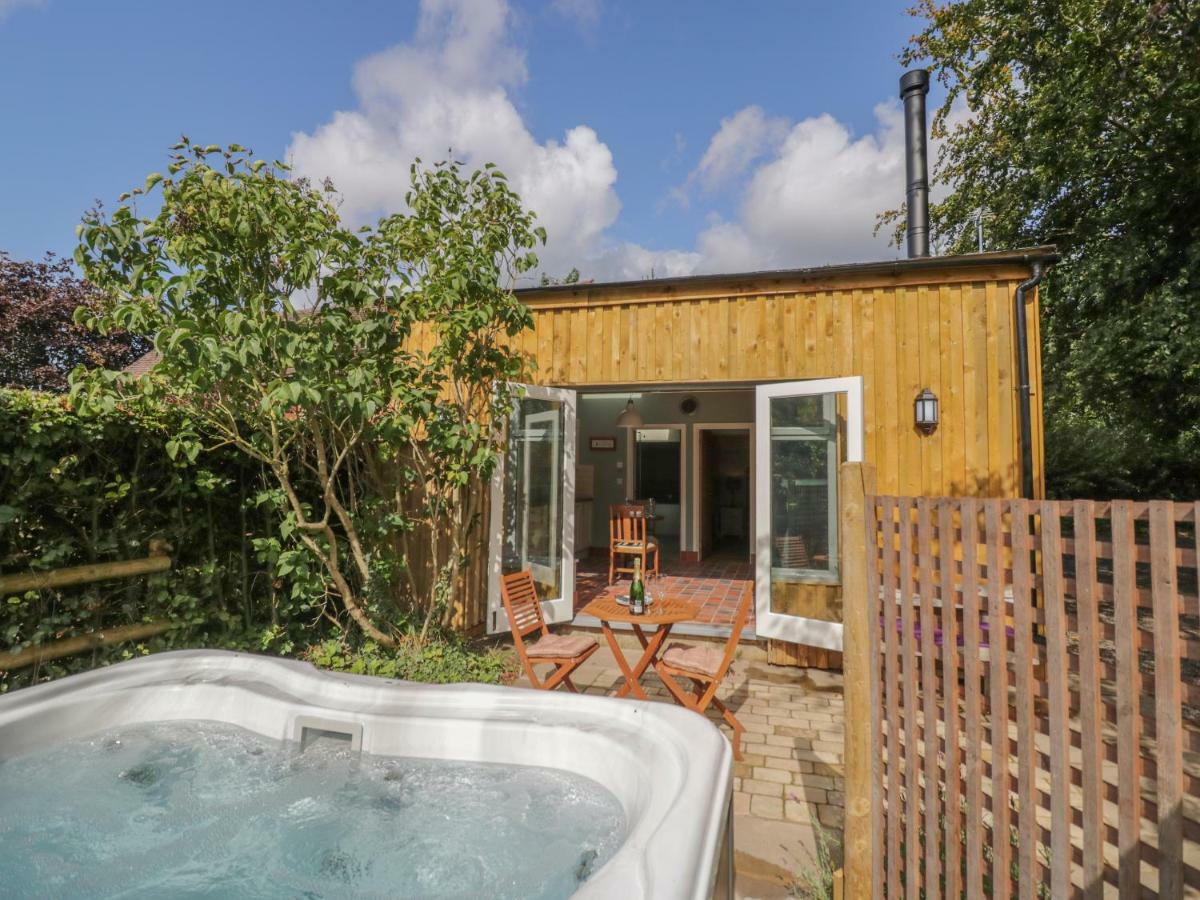 Hen House View Villa Rugeley Bagian luar foto